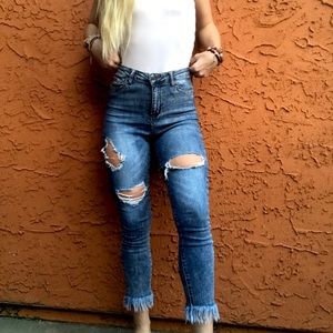 Frayed-Ankle High Waisted Jeans